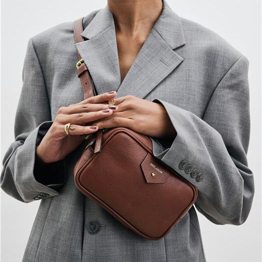 Pochete Cla Couro Adô Cor Marrom Cacau