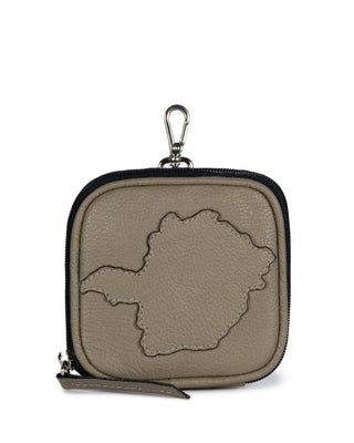 Bolsinha Mapa Collab Made in Beaga Couro Adô  Cor Cinza Fendi