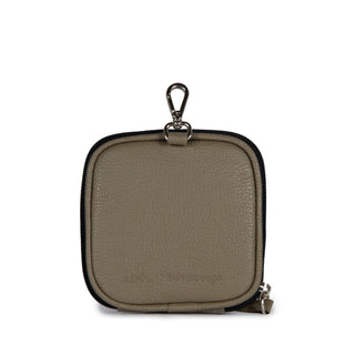 Bolsinha Mapa Collab Made in Beaga Couro Adô  Cor Cinza Fendi