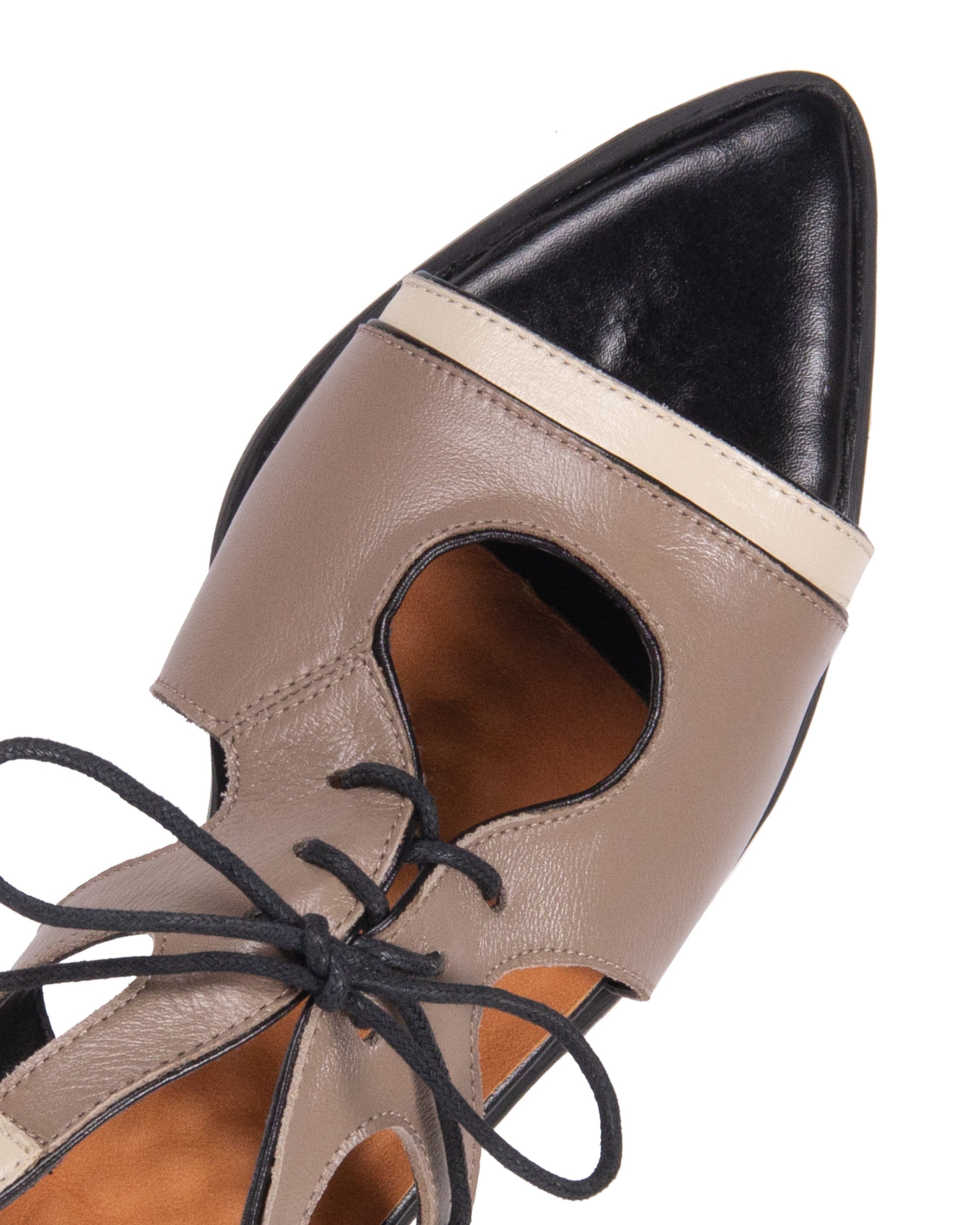 SANDALIA MONA COURO ADÔ COR CINZA FENDI