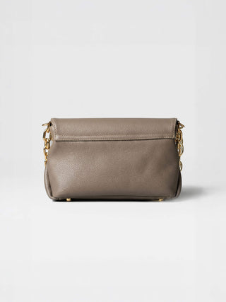 Bolsa Clutch Mandi Collab Amanda Couro Adô Cor Cinza Fendi - ADÔ