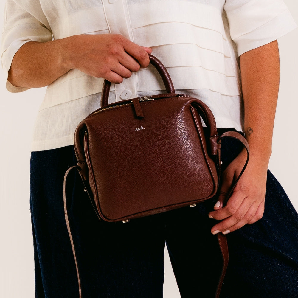 Bolsa Tab Mini Couro Adô Cor Marrom Cacau
