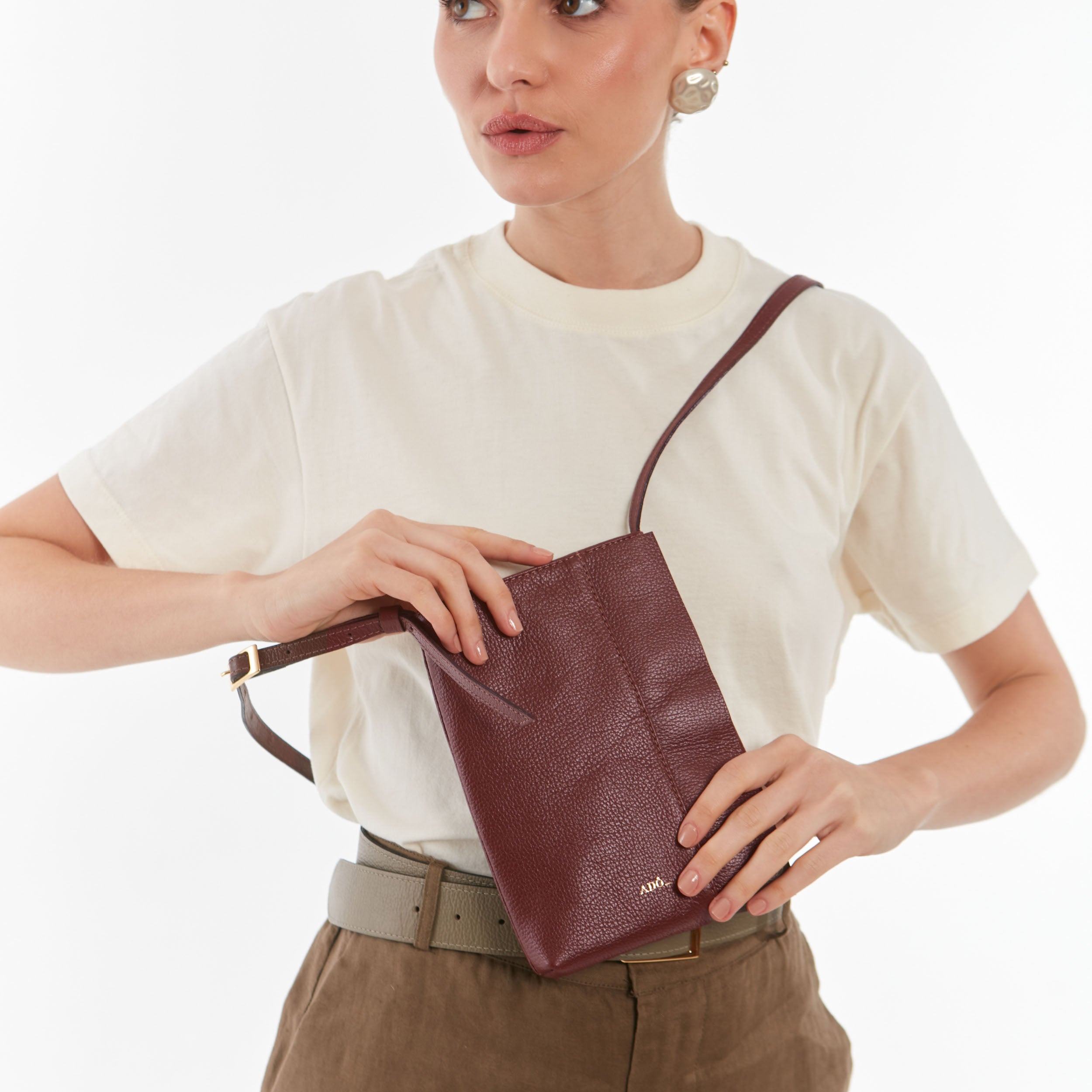 Bolsa Porta Celular Adô Umbra Cor Framboesa