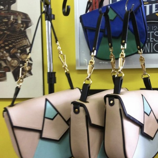 Fornada Adô!!! As bolsas estão indo pro site já com pronta entrega