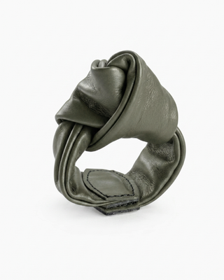 Bracelete Nó Couro Adô Cor Cinza Fendi