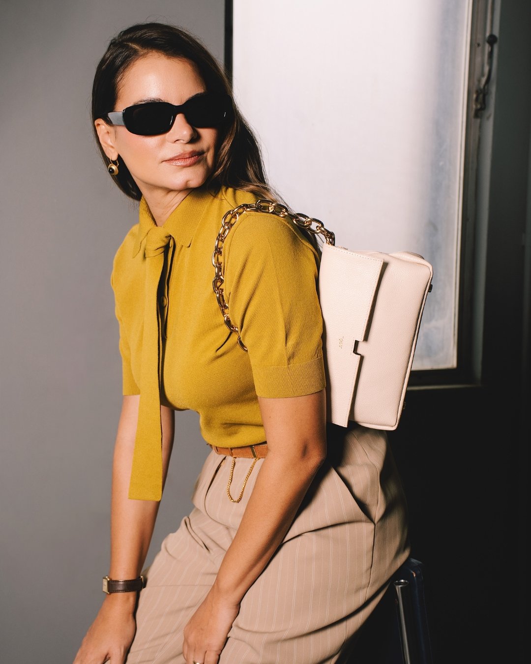 Bolsa Clutch Mandi Collab Amanda Couro Adô Cor Creme Brulee