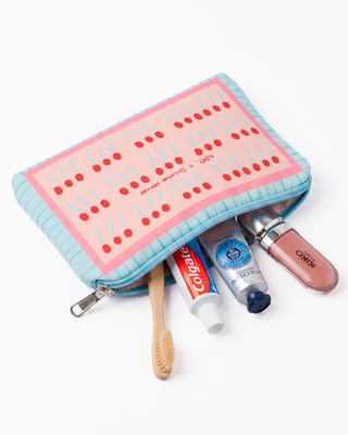 Necessaire Collab Dolores Adô Estampa Faísca