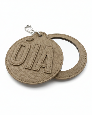 Chaveiro Espelho Óia Collab Made in Beaga Couro Adô  Cor Cinza Fendi